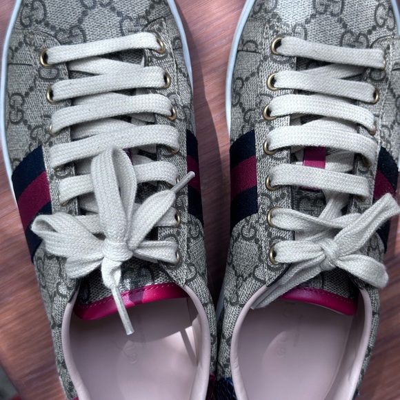 Gucci Women's Ace GG Supreme Low Top Sneakers - Picture 14 of 14